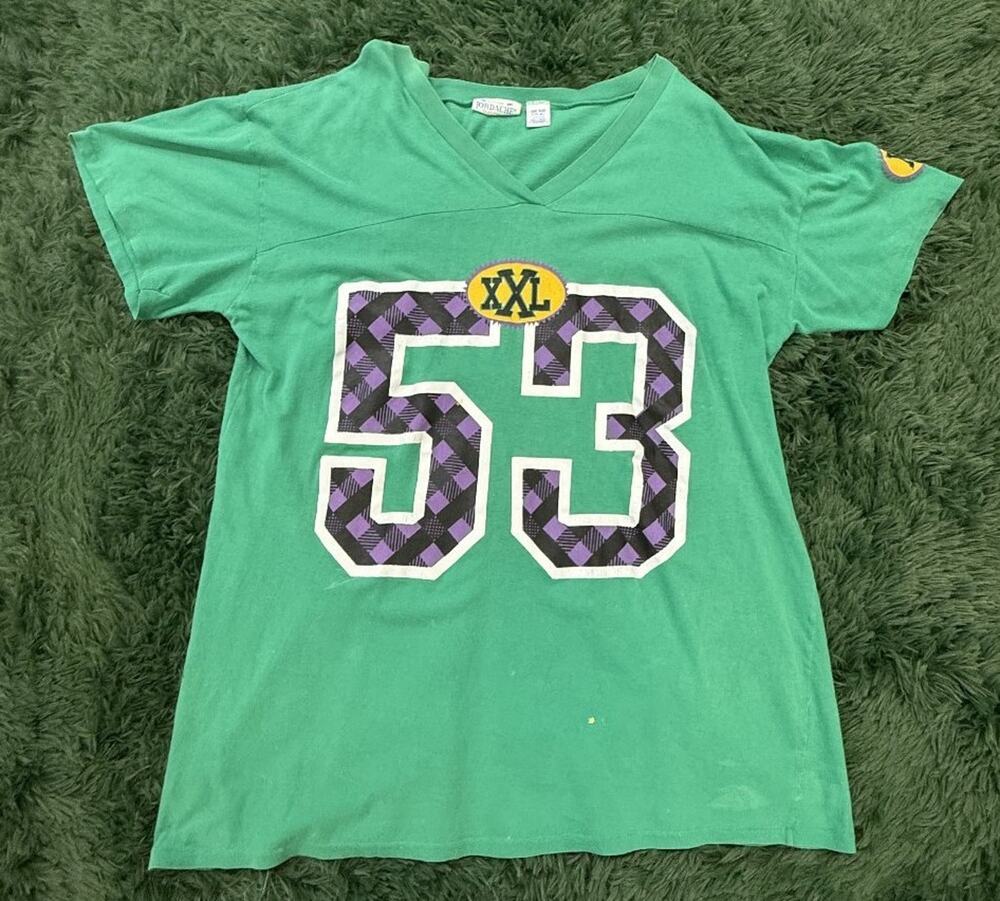 Vintage Jordache Women's Green One Size Fits All Cotton Graphic V-Neck T-Shirt